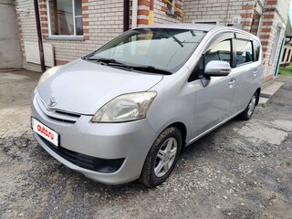 2009 Toyota Passo Sette, серебристый, 755000 рублей, вид 2