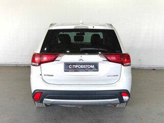 2017 Mitsubishi Outlander III Рестайлинг 2, белый, 1255000 рублей, вид 5