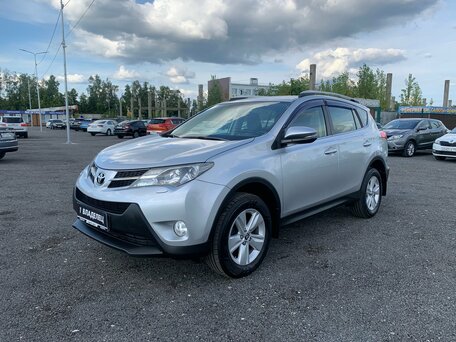 Toyota RAV4 IV (XA40)