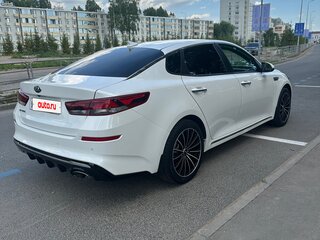 2019 Kia Optima IV Рестайлинг, белый, 1480000 рублей, вид 5
