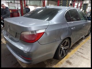 2004 BMW 5 серии 530i V (E60/E61), серебристый, 570000 рублей, вид 4