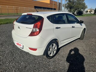 2013 Hyundai Solaris I, белый, 680000 рублей, вид 5