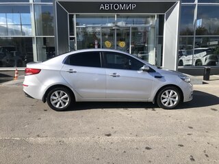 2015 Kia Rio III Рестайлинг, серебристый, 1072000 рублей, вид 4