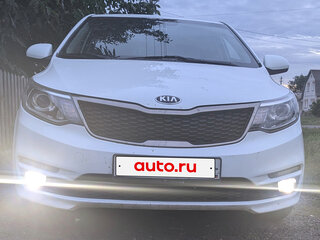 2015 Kia Rio III Рестайлинг, белый, 1100000 рублей, вид 3