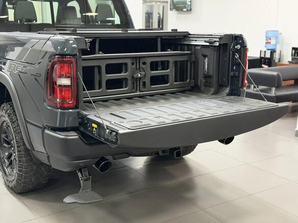 2025 Ram 1500 Crew Cab V Рестайлинг, синий, 8990000 рублей - вид 24