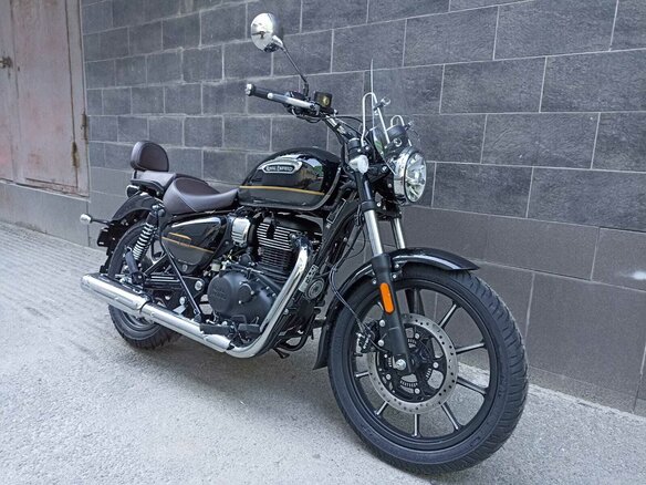 2026 Royal Enfield Meteor, чёрный - вид 3