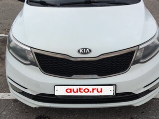 2016 Kia Rio III Рестайлинг, белый, 750000 рублей, вид 3