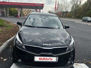 2021 Kia Rio IV Рестайлинг, чёрный, 1630000 рублей, вид 4