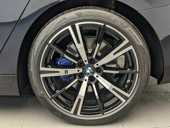 2026 BMW 5 серии 530i xDrive VIII (G60/G61/G68), чёрный - вид 21