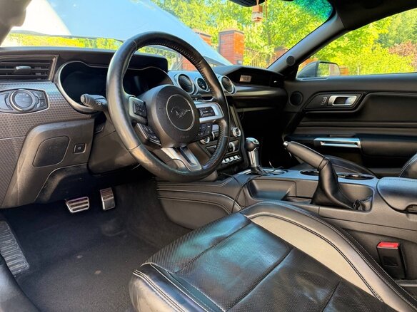 2019 Ford Mustang VI Рестайлинг, белый, 2800000 рублей - вид 8