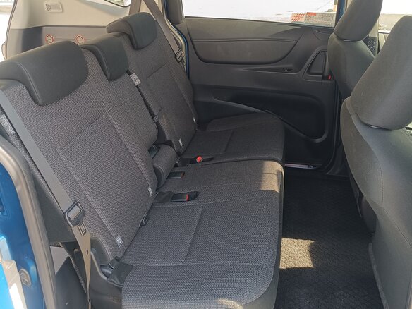 2019 Toyota Sienta II Рестайлинг, синий, 1300000 рублей - вид 12