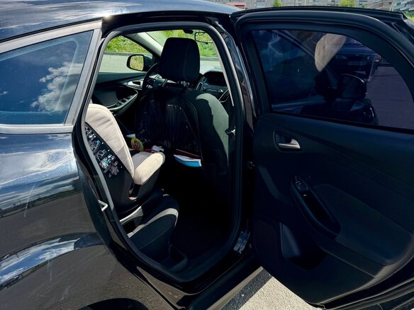 2016 Ford Focus III Рестайлинг, чёрный, 1100000 рублей - вид 8