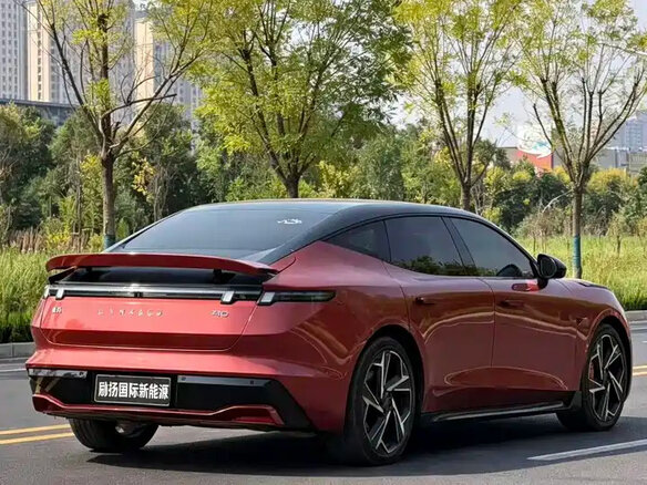 2025 Lynk & Co Z10 71 kWh, красный, 4279208 рублей - вид 2