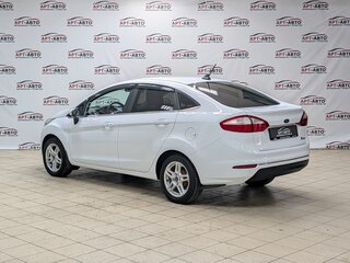 2017 Ford Fiesta Mk6 Рестайлинг, белый, 949000 рублей, вид 4