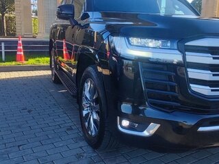 2023 Toyota Land Cruiser 300 Series, чёрный, 11000000 рублей, вид 1