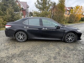2021 Toyota Camry VIII (XV70) Рестайлинг, чёрный, 3700000 рублей, вид 2