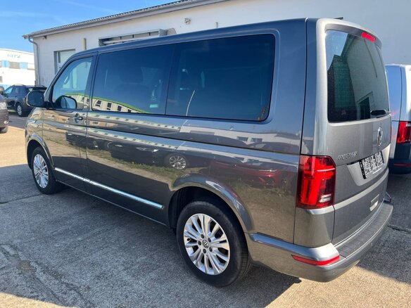 2022 Volkswagen Multivan T6 Рестайлинг, серый, 5479174 рублей - вид 2