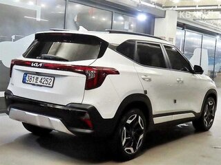 2024 Kia Seltos I Рестайлинг, белый, 2100000 рублей, вид 4