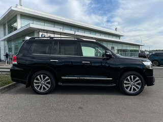 2017 Toyota Land Cruiser 200 Series Рестайлинг 2, чёрный, 6845000 рублей, вид 4