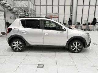 2019 Renault Sandero Stepway II Рестайлинг, серебристый, 850000 рублей, вид 4