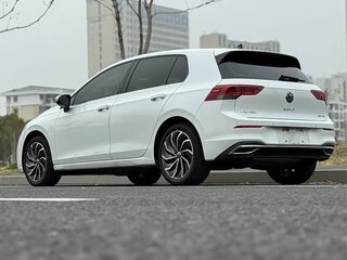 2022 Volkswagen Golf VIII, белый, 1649000 рублей, вид 3