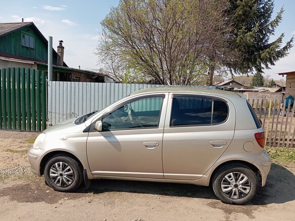 2002 Toyota Vitz I (P10), серый - вид 2