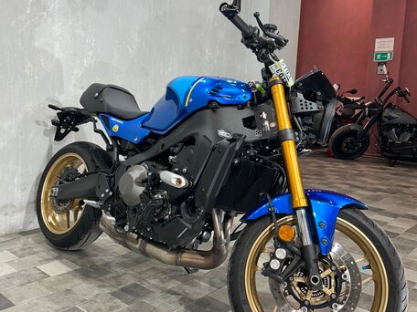 2022 Yamaha XSR900, синий, 985000 рублей, вид 4