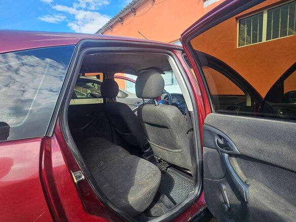 2004 Ford Focus I Рестайлинг, пурпурный, 140000 рублей - вид 9