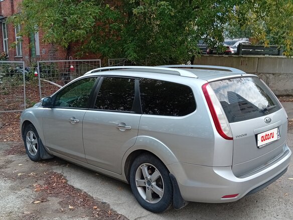 2010 Ford Focus II Рестайлинг, серый, 790000 рублей - вид 4