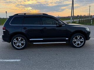 2007 Volkswagen Touareg I Рестайлинг, чёрный, 950000 рублей, вид 2