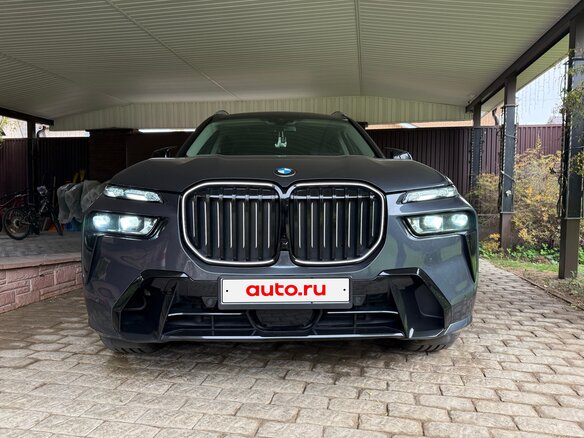 2019 BMW X7 40i I (G07), серый, 8700000 рублей - вид 2
