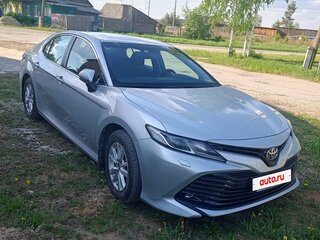 2019 Toyota Camry VIII (XV70), серебристый, 2850000 рублей, вид 2