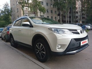 2015 Toyota RAV4 IV (XA40), белый, 2100000 рублей, вид 3