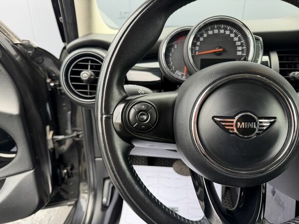 2018 Mini Hatch Cooper III (F55/F56) Рестайлинг, чёрный, 1750000 рублей - вид 14