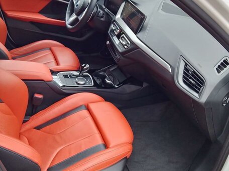 2022 BMW 1 серии M135i xDrive III (F40), белый, 3900000 рублей, вид 1