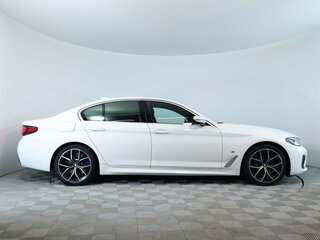 2021 BMW 5 серии 530i VII (G30/G31/G38) Рестайлинг, белый, 3397800 рублей, вид 4