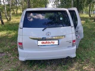 2011 Toyota ISis I Рестайлинг, белый, 1050000 рублей, вид 4