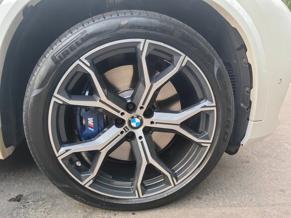 2020 BMW X5 M50i IV (G05/G18), белый, 7100000 рублей - вид 9