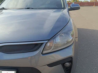 2017 Kia Rio IV, серый, 937000 рублей, вид 4