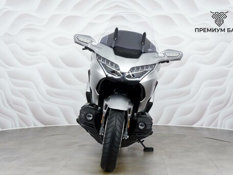 2025 Honda GL 1800 Gold Wing, серебристый, 3199000 рублей, вид 4