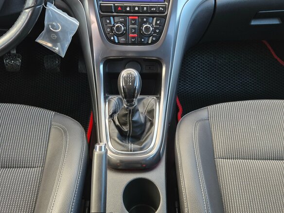 2011 Opel Astra J, серебристый, 740000 рублей - вид 10