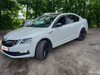 2017 Skoda Octavia III (A7) Рестайлинг, белый, 1700000 рублей, вид 2