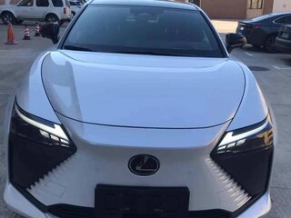 2023 Lexus RZ 450e, белый, 6400000 рублей, вид 2