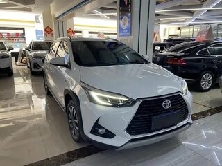 2023 Toyota Yaris L X XP150 Рестайлинг, белый, 1200000 рублей, вид 2