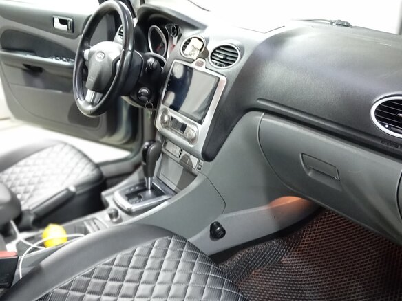 2010 Ford Focus II Рестайлинг, серый, 810000 рублей - вид 6