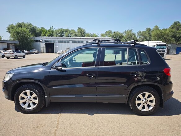 2008 Volkswagen Tiguan I, чёрный, 800000 рублей - вид 2