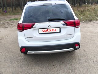 2016 Mitsubishi Outlander III Рестайлинг 2, белый, 1950000 рублей, вид 4