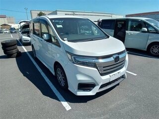2018 Honda Stepwgn Spada V Рестайлинг, белый, 1699999 рублей, вид 3