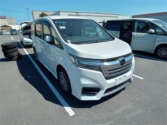 2018 Honda Stepwgn Spada V Рестайлинг, белый - вид 3