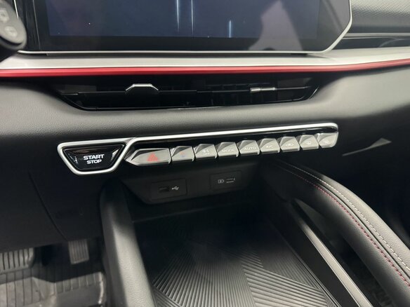 2024 Geely Coolray I Рестайлинг, белый, 2250000 рублей - вид 17